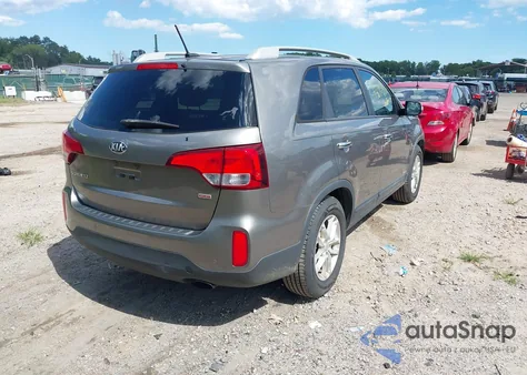 2015 Kia Sorento Lx z USA, uszkodzony, nr VIN 5XYKTCA66FG611139